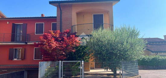 VILLA A SCHIERA A ALBAREDO D'ADIGE