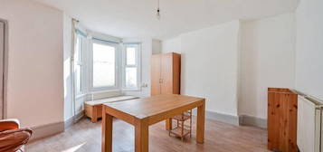 4 bedroom flat to rent