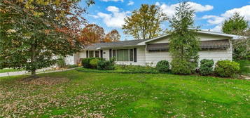 4050 David Rd, Williamsville, NY 14221