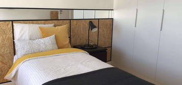 428365 - Quarto com cama de solteiro em...