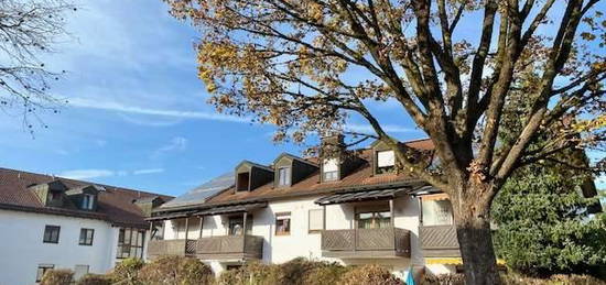 Hübsche 1-Zi.-Dachgeschosswohnung mit Loggia und Bergblick, zentral in Freilassing.