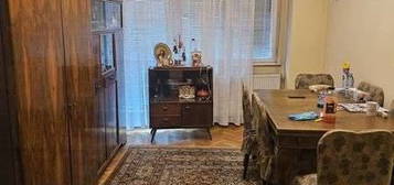 Închiriez apartament  3 camere calea victoriei