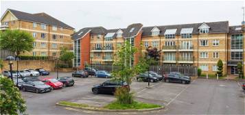 Flat to rent in Branagh Court, Reading, Berkshire RG30