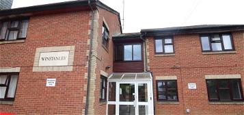 Flat to rent in Blenheim Road, Reading RG1