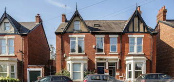 5 bedroom terraced house