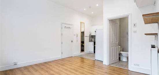 Studio to rent in Woodberry Grove, London N4