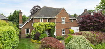 5 bedroom detached house