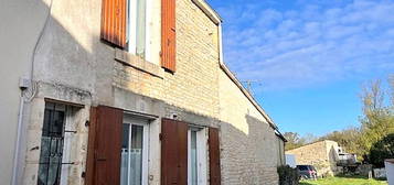 Maison centre village avec 3 chambres, garage, jardin, dépendance et véranda