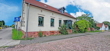 Bauernhaus mit großem Grundstück und Pool