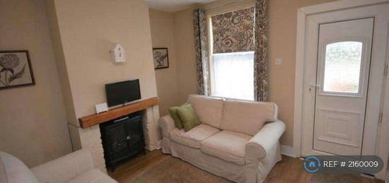 2 bedroom terraced house