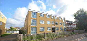 Flat to rent in Thicket Road, Sutton SM1