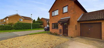 3 bedroom link detached house for sale