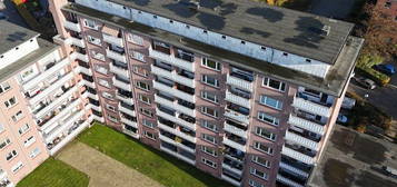 Krupunder Ring: 3-Zi.-ETW, 5.OG , EBK, Vollbad, West-Balkon, Stlpl. € 225.000,-