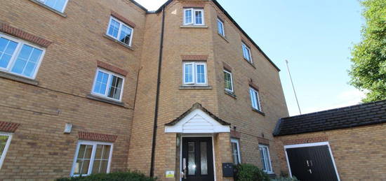 Flat to rent in Broadlands Place, Pudsey LS28