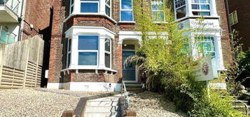 3 bed flat to rent