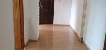 Apartament cu 3 camere, decomandat, etajul 6/8, zona  Pacurari