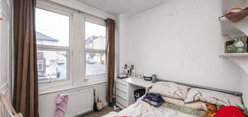 Terraced house to rent in Bear Road, Brighton BN2