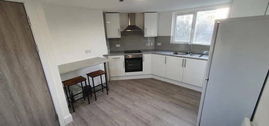 Flat to rent in Mundy Place, Cathays, Cardiff CF24