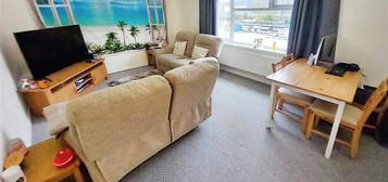 3 bed flat to rent