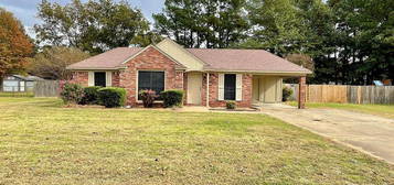 31 Windfield Cir, Trumann, AR 72472