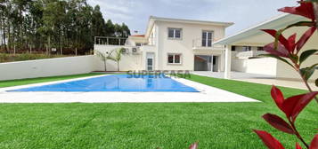 Moradia T4 com piscina