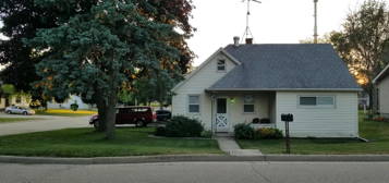 333 Maple Ave, Juneau, WI 53039