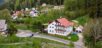 Rodinný dům, 1015 m² + 5793 m² pozemek, Smolné Pece