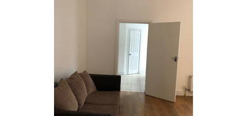 2 bed flat to rent