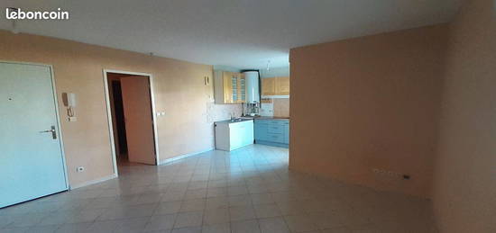 Location appartement T2 non meublé Les Soleilades - Istres