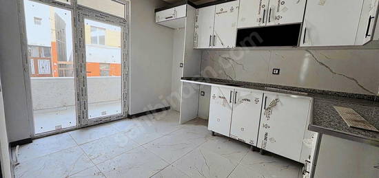 ERENKÖY MAH.KÖŞE BİNADA GENİŞ 2+0 SATILIK DAİRE