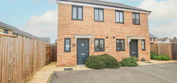 2 bed semi-detached house for sale