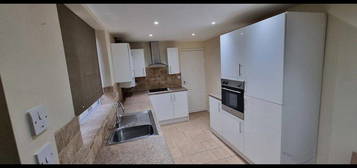 2 bed flat to rent