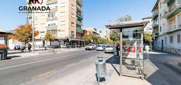 Piso en plaza De Diego de Siloé, Barrio de Zaidín, Granada