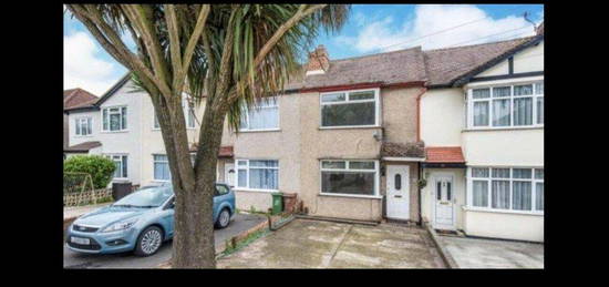 Terraced house to rent in Boscombe Road, Worcester Park KT4