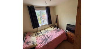 Room to rent in Parkside Place, Staines-Upon-Thames TW18