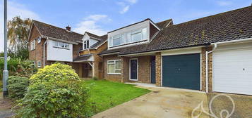 4 bed link detached house for sale