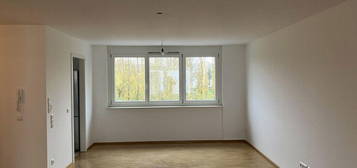 Gepflegte 3,5-Zimmer-Wohnung, frei, EBK, TG, Parkett, gute Lage