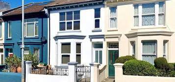 Terraced house to rent in Queens Park Road, Brighton BN2