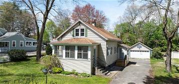 214 Parkerview St, Springfield, MA 01129