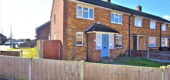 End terrace house to rent in Newton Road, Tiilbury RM18