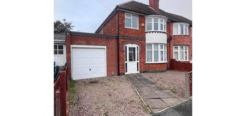 3 bed semi-detached house to rent