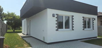 Predaj modernej 3 izb. novostavby RD, typu bungalov v štandarde, s pozemkom o rozlohe 445 m2, Báč