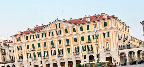 Bilocale piazza Tancredi Galimberti, Centro, Cuneo