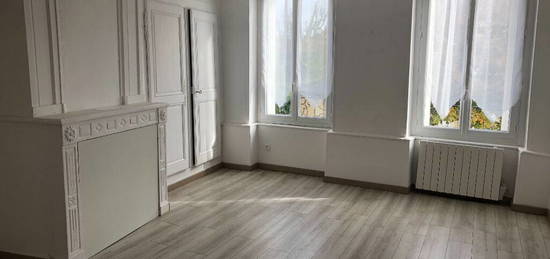 A VENDRE - PETIT IMMEUBLE EN HYPERCENTRE DE LA FLECHE, IDEAL INVESTISSEUR