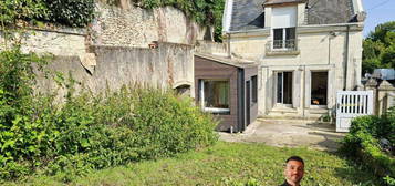 Maison troglodyte 2 chambre à rénover avec coin de pêche et bois