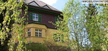 Große und helle 3-Raumwohnung in einer Villa mit Gartennutzung