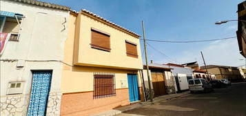 Chalet adosado en venta en calle Cristo