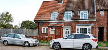 2 bedroom semi-detached house to rent