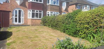 4 bedroom semi-detached house to rent