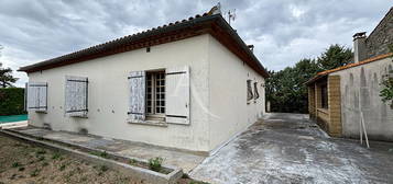 Maison à vendre proche Carcassonne avec jardin, piscine et garage.